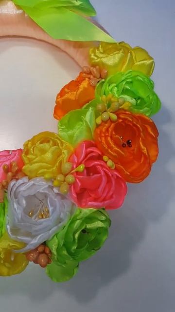 Wianek z kwiatów ze wstążki/ Flower wreath made of ribbon/ Цветочный венок из ленты смотреть онлайн