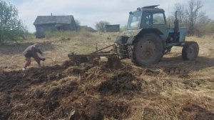 Пахота целины на тракторе МТЗ-80