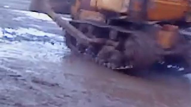 дрифт на тракторе:)