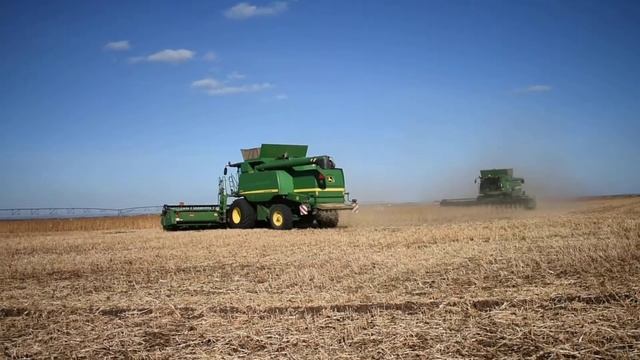 АО "ПЗ "Мелиоратор" Уборка сои 2018 комбайнами John Deere и Ростсельмаш Акрос смотреть онлайн