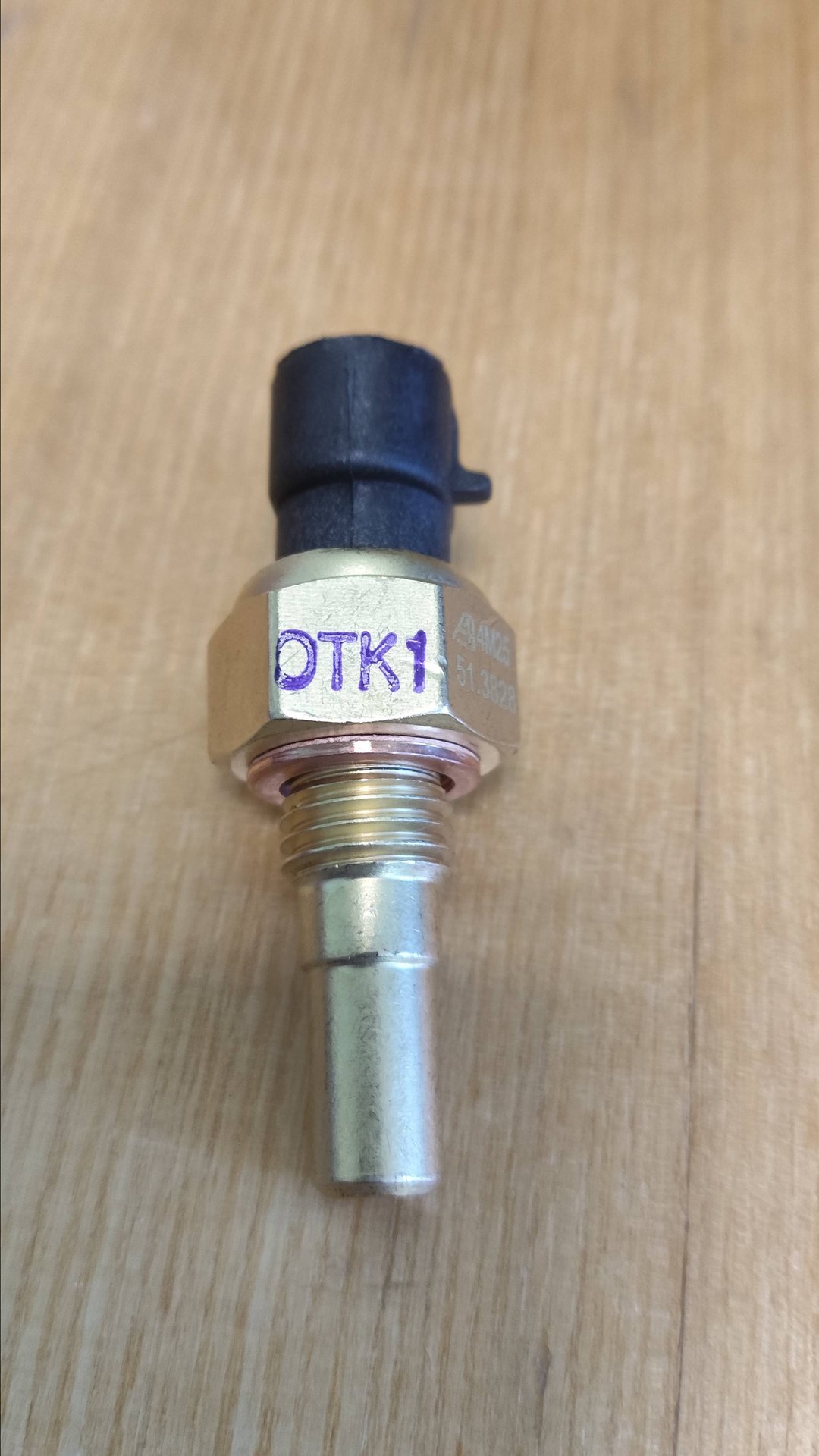 Датчик температуры LADA для ВАЗ 2018-2123 с ЭСУД Арт. 21120-3851010-82 _ 51.3828