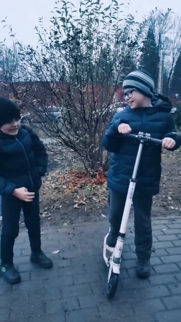 Встретил попрошайку - гопника, дал ему 10 р... смотреть онлайн