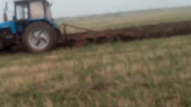 МТЗ 1221 и МТЗ 82.1 . Пахата 2016 смотреть онлайн