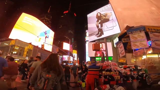 ШОК! Таких как мы в NYC никуда не пускают! Потрачено на развлечения $0. Отель рядом с Times Square смотреть онлайн