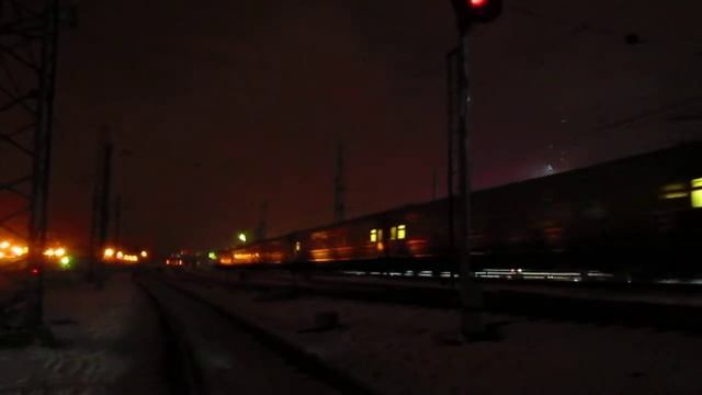 Приветливый ЧС7 с поездом№140М Брянск-Санкт Петербург, станция Нара(Наро-Фоминск)23.12.2014 смотреть онлайн