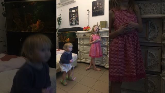 Трактор едет . Алфафит . Реакция детей !