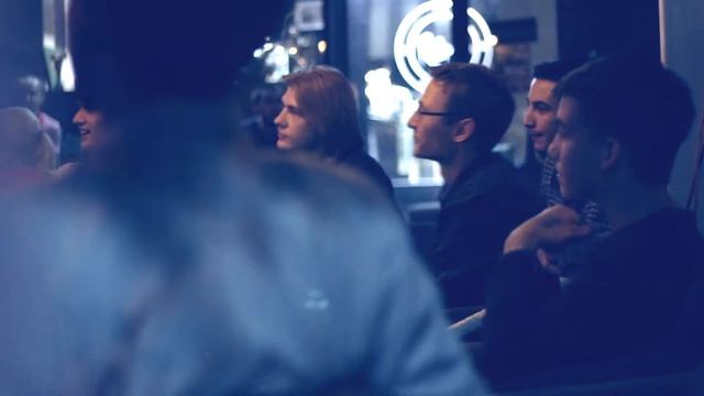 Room 5 Café смотреть онлайн