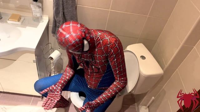 Spiderman Toilet Problems!💩-💩Örümcek Adam Tuvalet Sorunu !(Spiderman in REAL LIFE) смотреть онлайн
