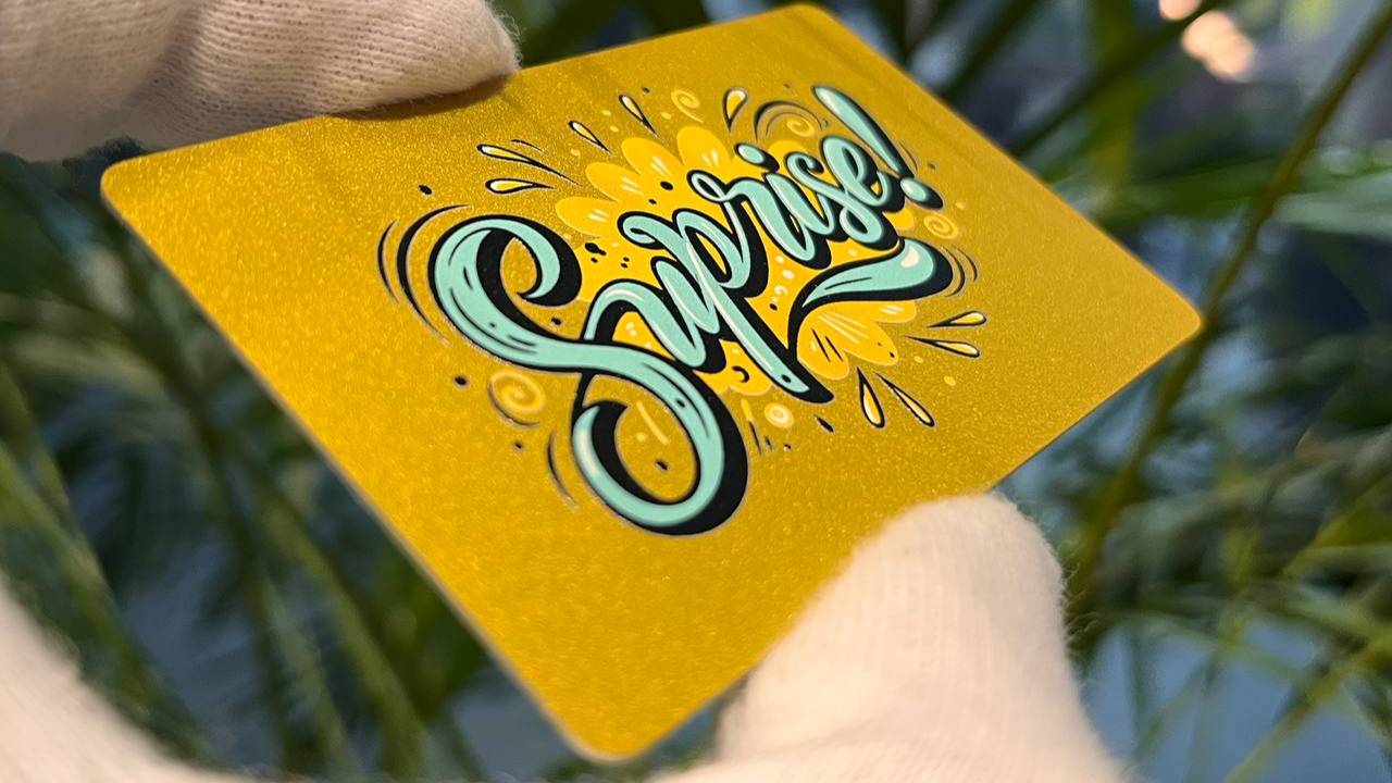 Золотая металлическая подарочная карта