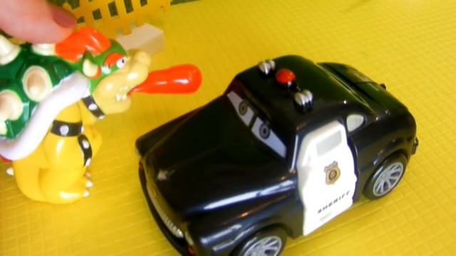 Игрушечные машинки. Тачки. Полицейские и банковская машины. Видео для детей смотреть онлайн