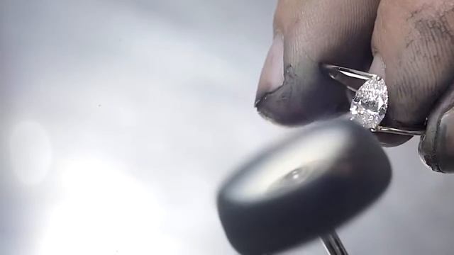 Кольцо с бриллиантом «Груша» 1.17 карат смотреть онлайн