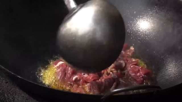 摘點辣椒，二弟做“辣椒炒皮蛋”，香辣又開胃超下飯！ ｜Mukbang【鐵鍋視頻】