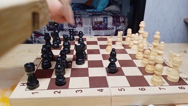 играем в шахматы! а победил ли я - узнаете в конце видео) . это будет интересно! смотрите до конца) смотреть онлайн