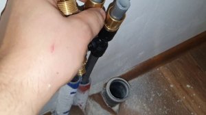 как правильно надевать гильзу на PEX трубу