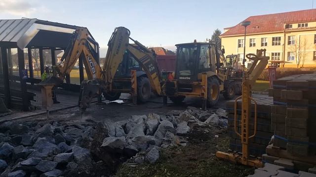 JCB 4CX a Komatsu WB 93 смотреть онлайн