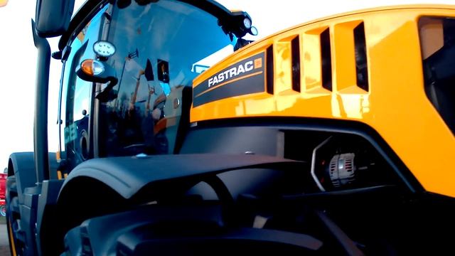 2018 JCB Fastrac 8330 8.4 Litre 6-Cyl Diesel Tractor (348HP)
