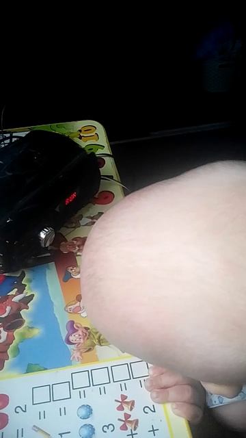 Василиса настраивает магнитолу смотреть онлайн