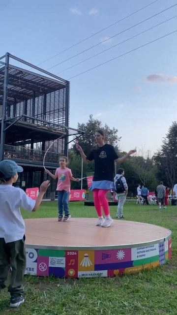 Turning fitness routine into a skipping celebration! #RopeSkipping #Fitness #JumpRope #Skipping смотреть онлайн