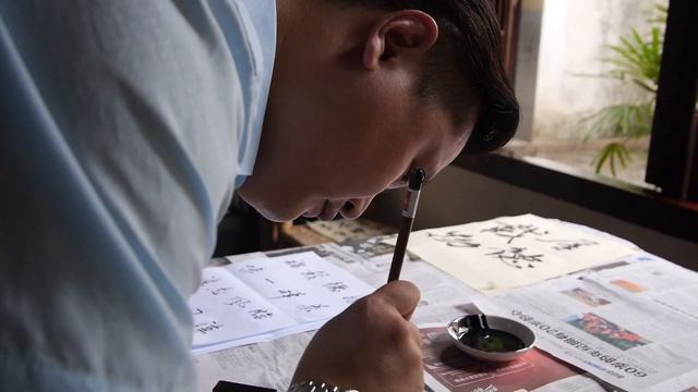 Mastering Calligraphy in Suzhou, China смотреть онлайн