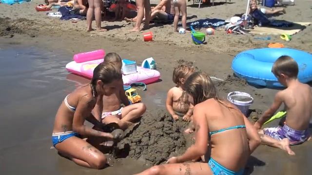 2010 07 25 Yentl,Kay,Eva,Puk en Ollie op strand 2 смотреть онлайн