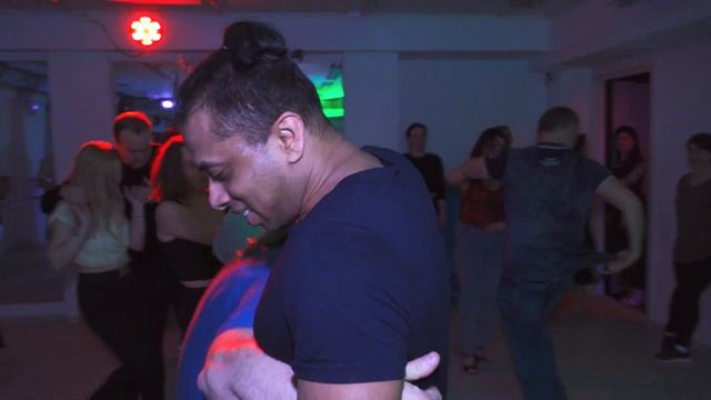 Сюрприз на 1 апреля. Касун (Шри-Ланка) в роли партнерши на Salsa Social Party // 2023.04.01 смотреть онлайн