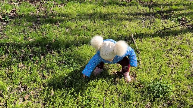 Катюша и цветочки, почти 2 года