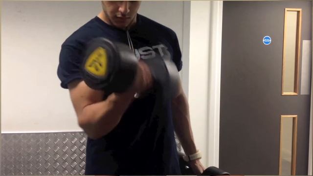 Bicep Twist Curl Trick смотреть онлайн