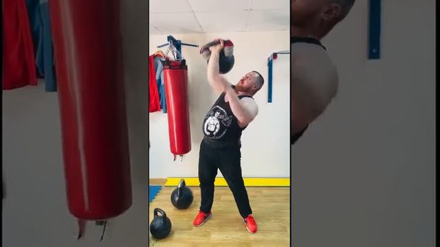 Гиря 91 кг! Швунг правой рукой смотреть онлайн