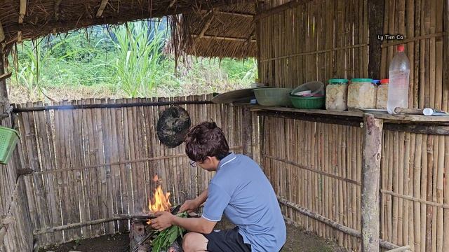 The kind man helped the single mother make tables, chairs and medicine bundles - Ly Tien Ca смотреть онлайн