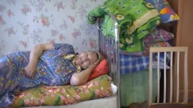 Даша у бабушки Гали в доме. Продолжение.wmv