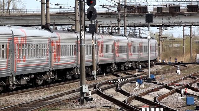 [RZD] ChS2T-955 with a train Moscow - Saint-Petersburg at Velikiy Novgorod смотреть онлайн