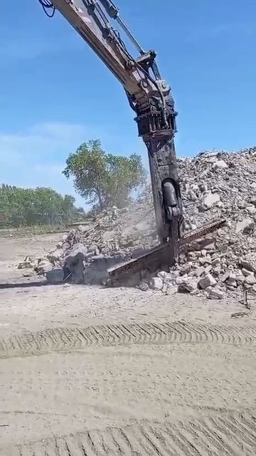 Гидроножницы по металлу EXTEN HPS3300 массой 3600кг на экскаваторе HYUNDAI R350lvs смотреть онлайн