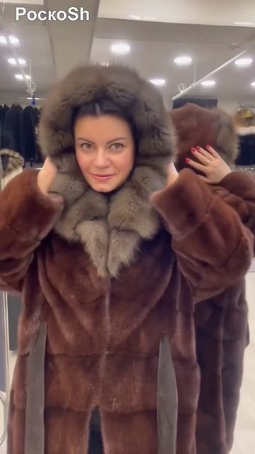 #shorts КРАСИВАЯ НОРКОВАЯ ШУБА С КАПЮШОНОМ смотреть онлайн