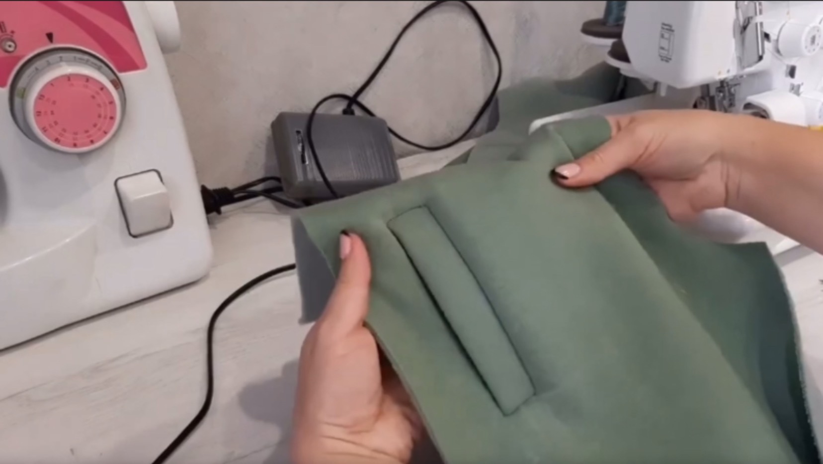 Как сшить костюм из футера с начесом. Часть 2 - брюки, прорезной карман с листочкой. смотреть онлайн