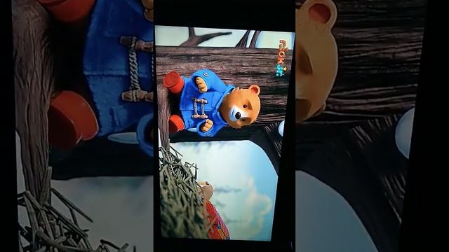 The Adventures Of Paddington | Paddington Climbs A Tree To Get His Has Back