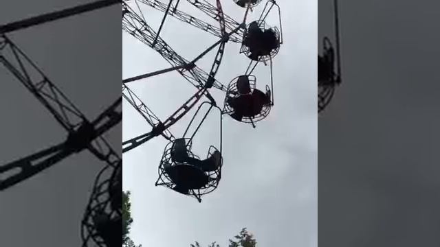 В Семее в День защиты детей пришлось экстренно снимать людей с колеса, обозрения смотреть онлайн
