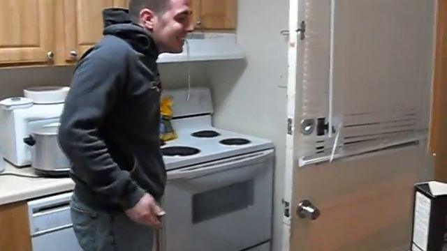 Guy bites head off of Habu Snake смотреть онлайн