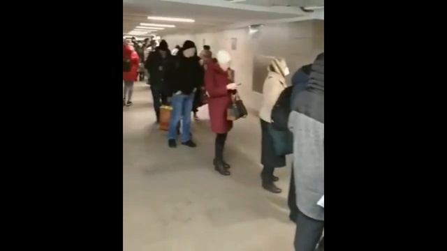 ОБЯЗАТЕЛЬНО СМОТРЕТЬ! МЕТРО В МОСКВЕ. ОЧЕРЕДИ ТОЛПЫ ЛЮДЕЙ ПРОПУСКНОЙ РЕЖИМ 16.04.2020 смотреть онлайн