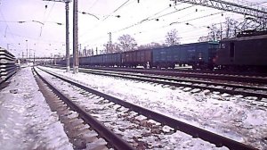 Электровоз ЭП20 004 со скоростным поездом,''Стриж'' и Электровоз ВЛ11 781 с грузовым составом.