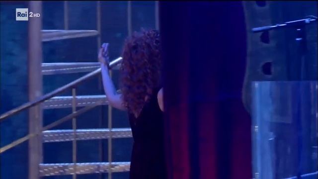 Francesco Gabbani e Fiorella Mannoia - Virginia Raffaele - Facciamo che io ero 18/05/2017 смотреть онлайн