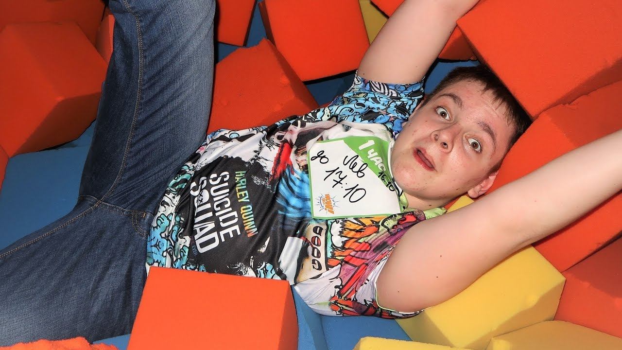 ТРЕШ фотосессия на батутах Как я сходил на батуты с Алисой Мими Лиссой смотреть онлайн