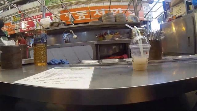 Iris and I eat our way through Gwangjang Market in Seoul смотреть онлайн