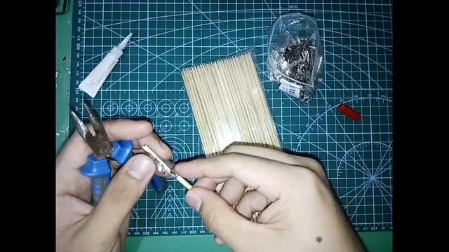 Alligator Clip Painting Stick DIY