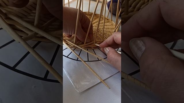 Круглая корзиночка Ч.3. Плетем стеночки смотреть онлайн