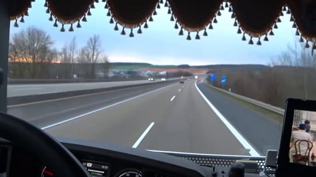Загрузка сельхоз техники в Германии, объезд пробки, рыбакам шум не почём. Дальнобой по Европе смотреть онлайн
