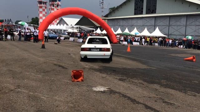 Bmw e30 pickup drifting смотреть онлайн
