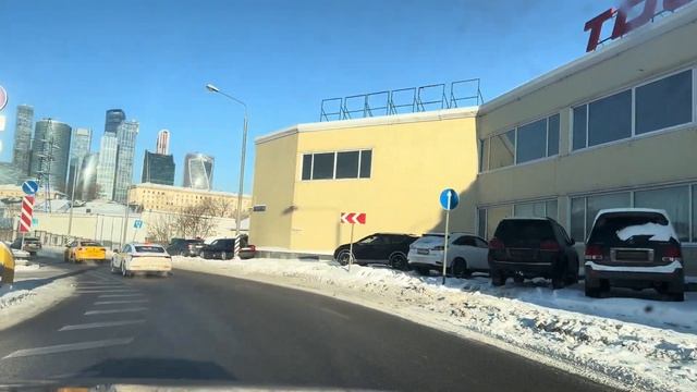 Наши прогулки по морозной Москве.Эрвин поет😅🤦♀️ смотреть онлайн