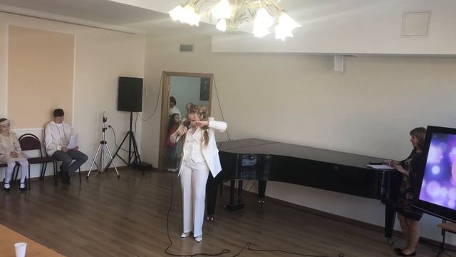 Олеся Тараненко на Фестивале "Марафон талантов" исполняет песню "Розовый Фламинго". смотреть онлайн