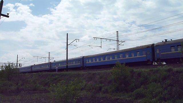 141. [УЗ] ЧС7 с пассажирским поездом смотреть онлайн