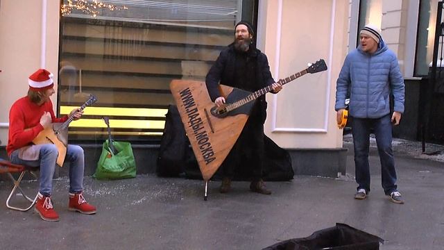 Не плачь,девчонка.Трио музыкантов смотреть онлайн